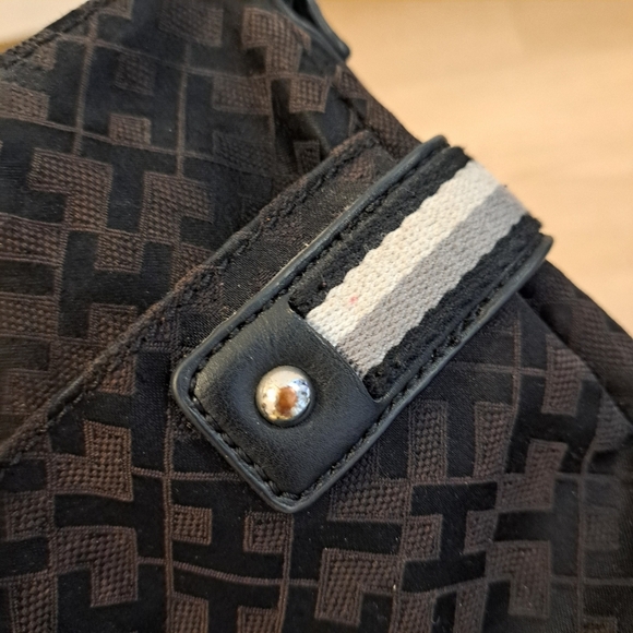 Tommy Hilfiger Black Small Classic Slim Minimalist Crossbody Bag Purse - Picture 3 of 7